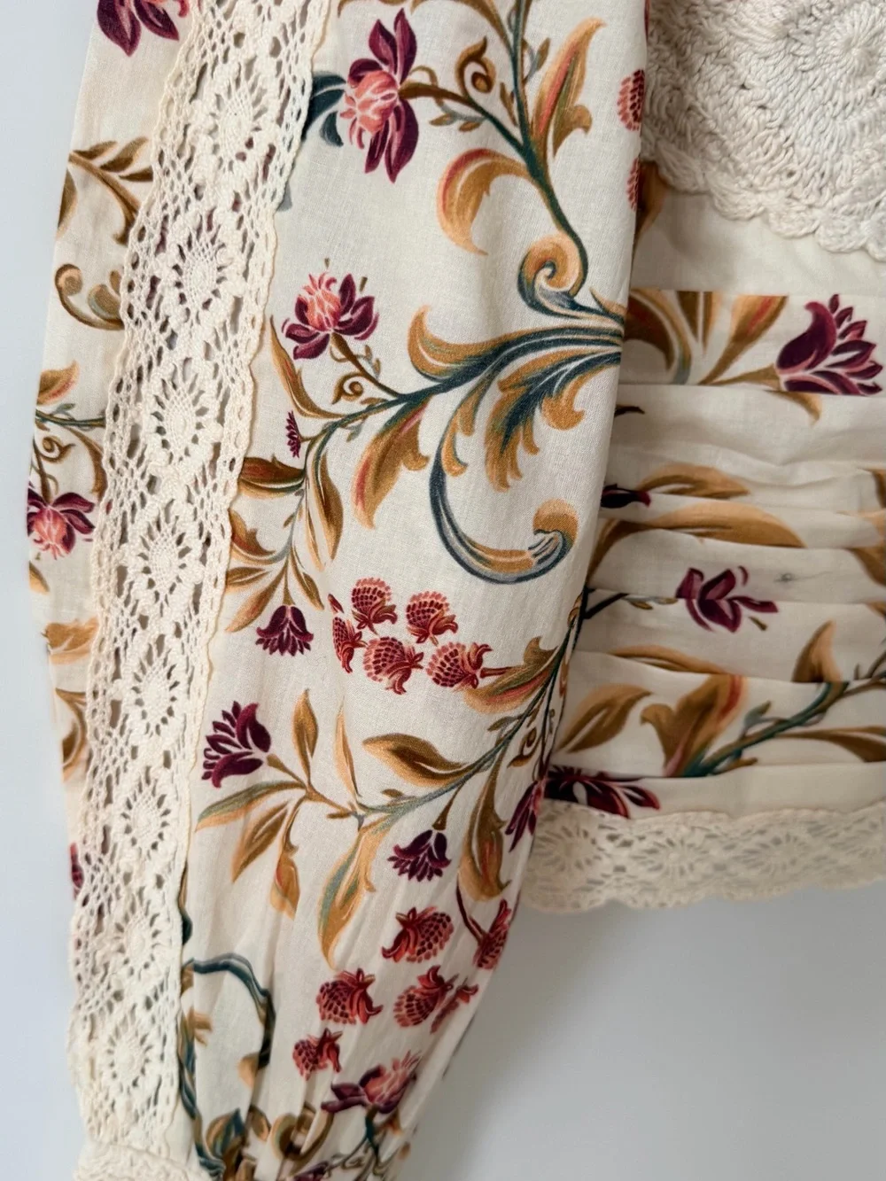 FARM RIO Cream Floral CROCHET Blouse